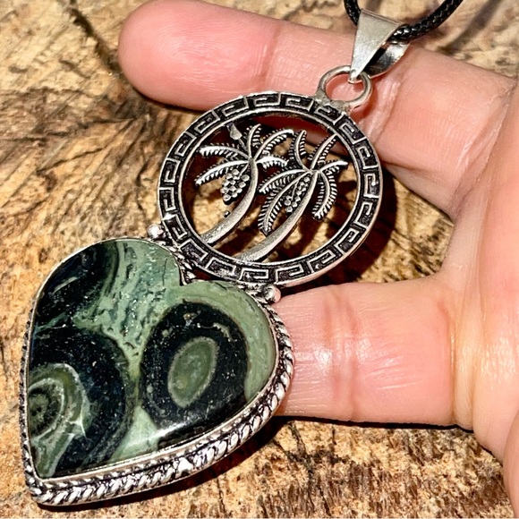 Kambaba Jasper Pendant “Peace & Tranquility Stone” - Picture 4 of 12